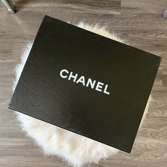 Authentic Chanel shoebox - Picture 1 of 2